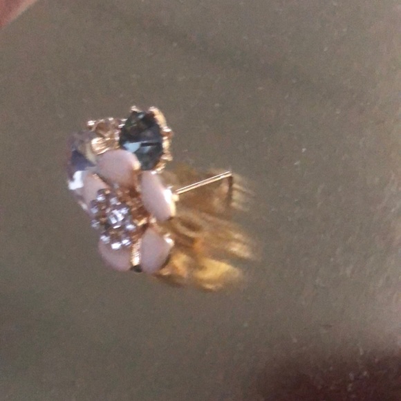 ❗️1 left❗️Floral beaded cluster earrings - Picture 3 of 3